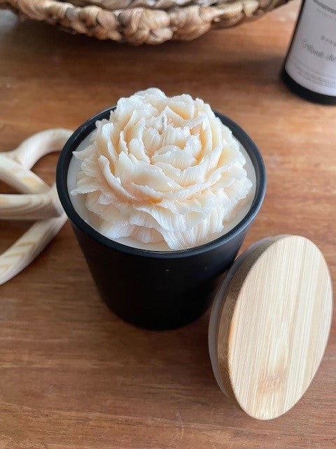 Bougie Fleur de Pivoine Blanc naturel Parfum "Savon doux"
