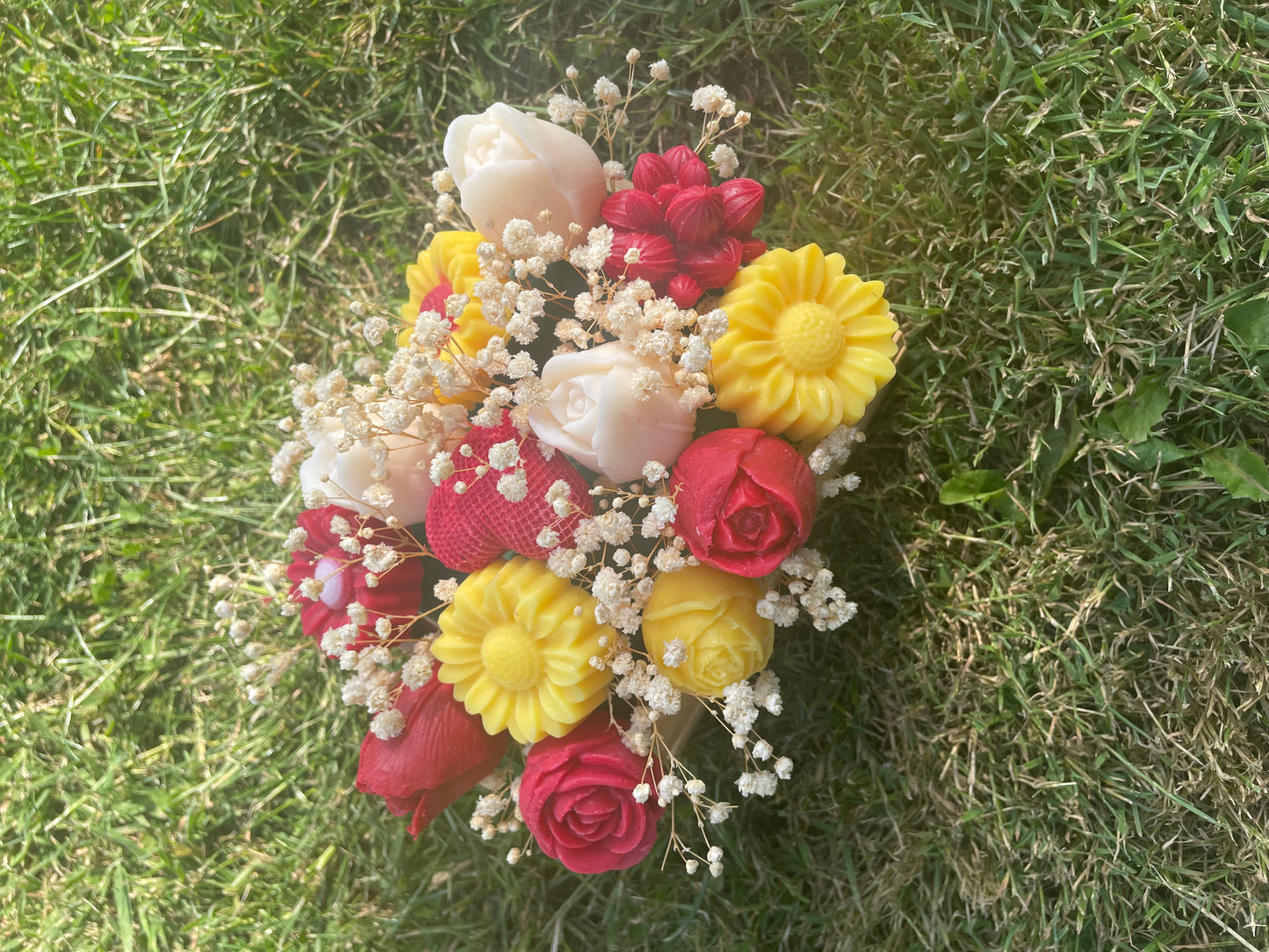 Ecrin en bois remplis de 11 à 13 fondants parfumés fleurs XL