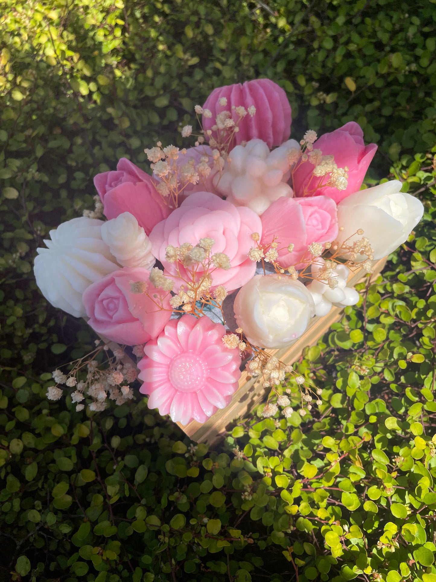 Ecrin en bois remplis de 11 à 13 fondants parfumés fleurs XL