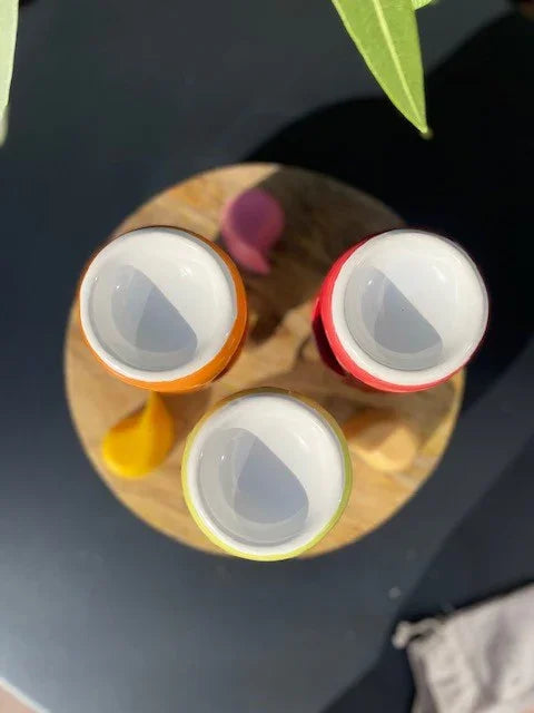 Brûle parfum cylindrique en céramique Eden avec pieds Rouge - Amoureusement bougie