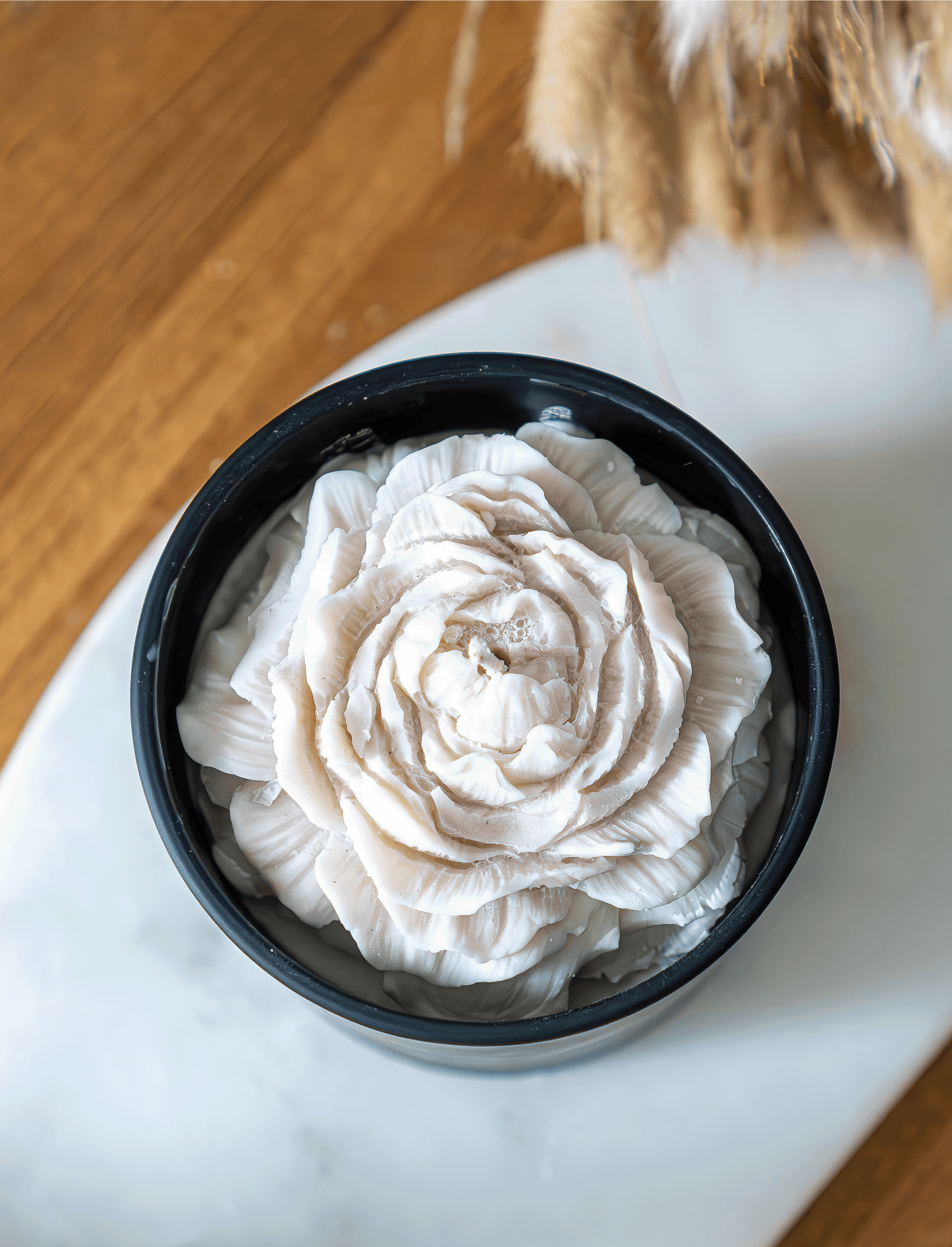 Bougie Fleur de Pivoine beige Parfum "Noix de coco"