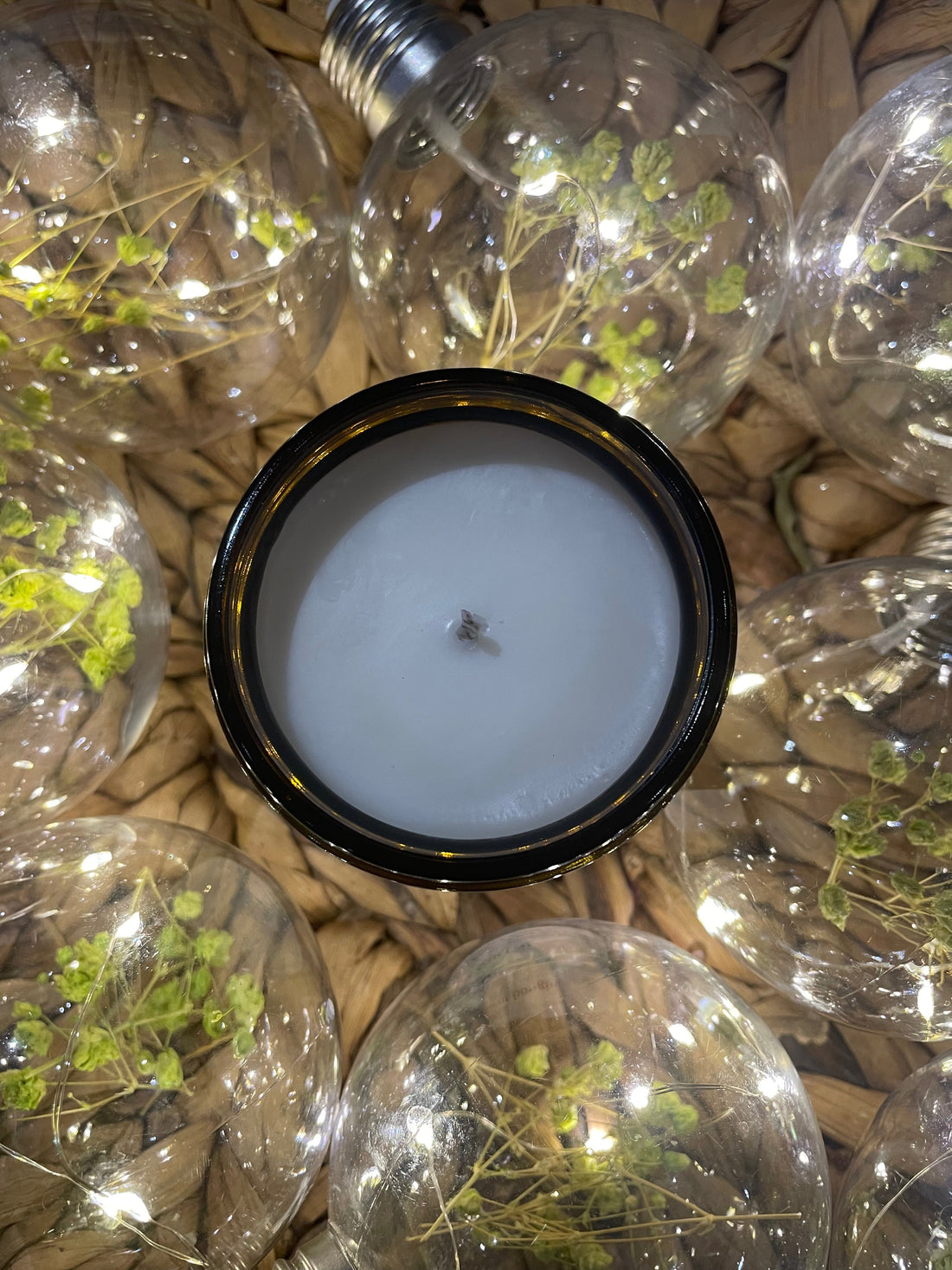 Comment créer une ambiance cocooning pour l'automne avec des bougies artisanales ?