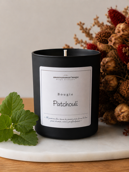 Bougie artisanale Patchouli – Notes boisées et envoûtantes Amoureusement bougie