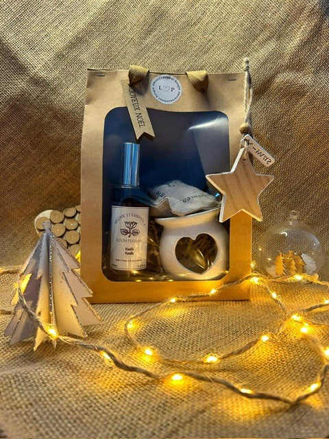 Coffret cadeau en papier Kraft avec poignée brûle parfum blanc, 5 petits fondants petits cœurs d'amour et une brume d'ambiance "Vanille"