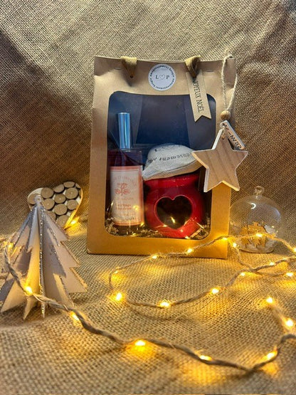 Coffret cadeau en papier Kraft avec poignée brûle parfum rouge, 3 fondants fruités et une brume d'ambiance "Fleur d'oranger"