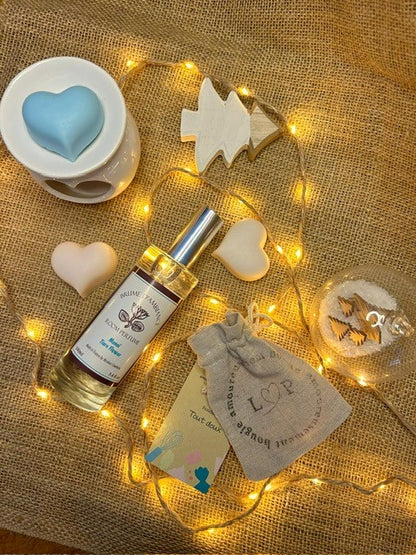 Coffret cadeau en papier Kraft avec poignée brûle parfum blanc, 3 fondants tout doux et une brume d'ambiance "Monoï""