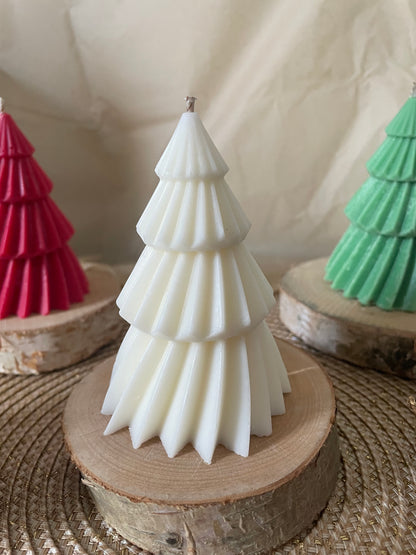 🎄 Bougie décorative en forme de sapin – Élégance naturelle pour vos tables