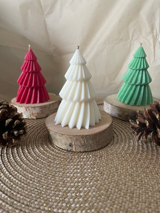 🎄 Bougie décorative en forme de sapin – Élégance naturelle pour vos tables
