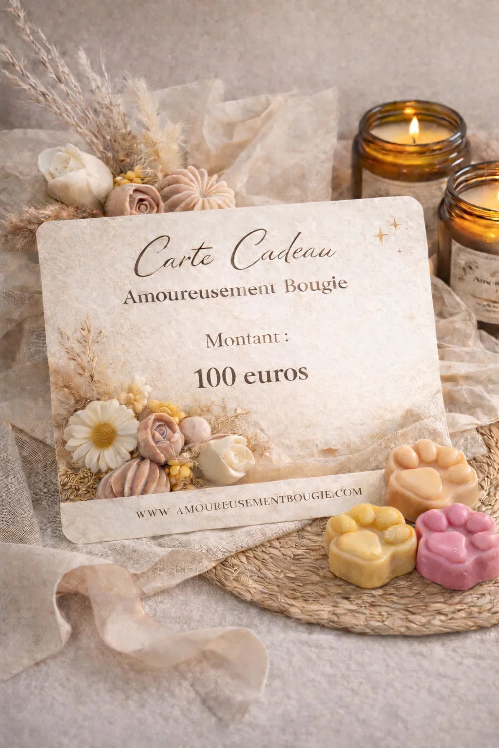 Carte cadeau Amoureusement Bougie 100 euros, bougies artisanales parfumées et fleurs séchées.