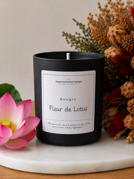 Bougie artisanale Fleur de Lotus – Notes douces et apaisantes Amoureusement bougie