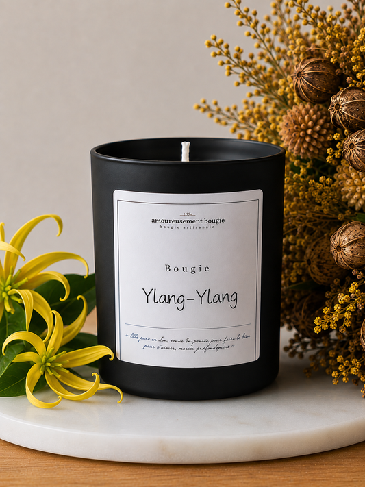Bougie artisanale Ylang-Ylang – Notes florales exotiques Amoureusement bougie